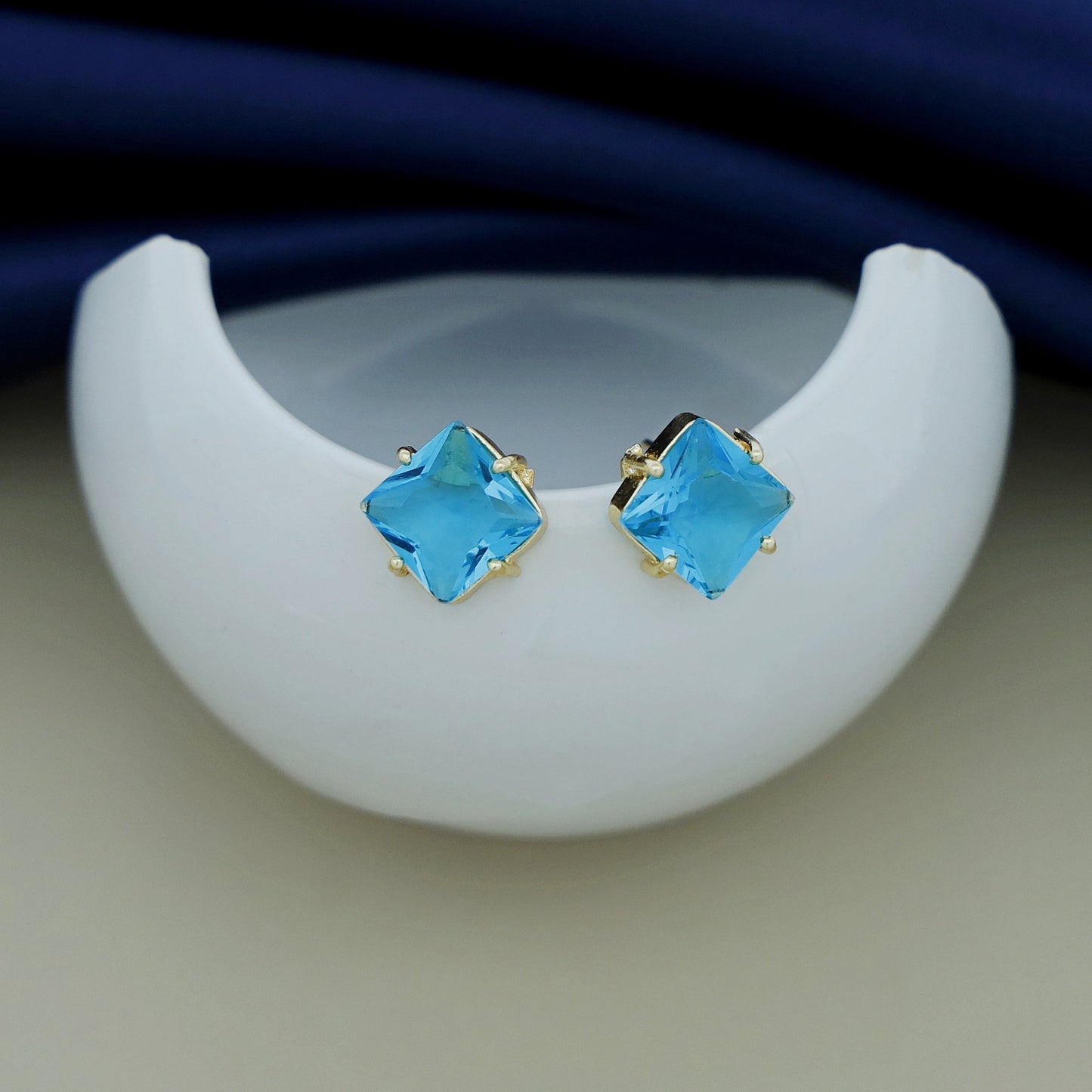 Diamond Glossy Stud